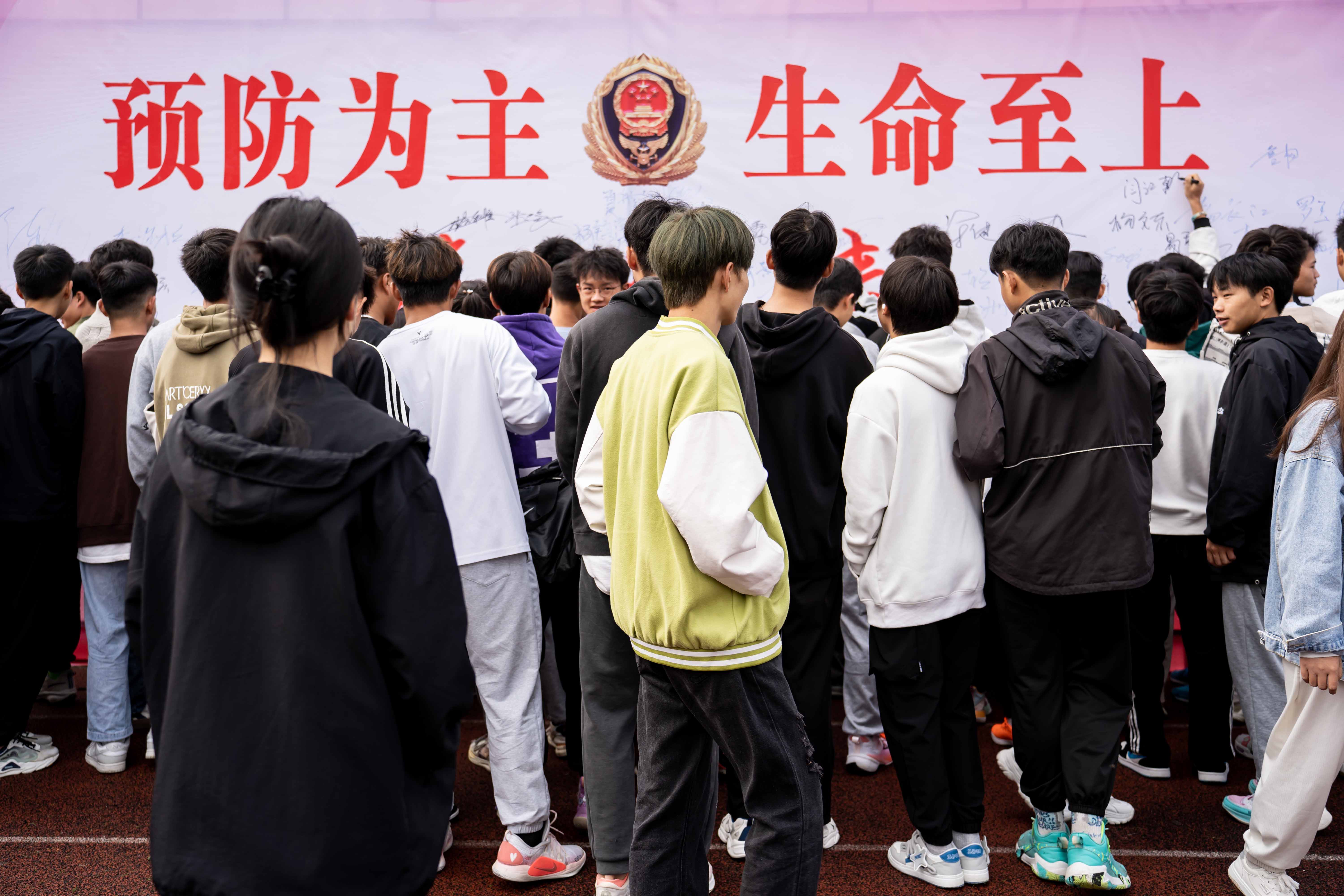 2023年德江县消防宣传月活动启动仪式暨第二届大学生消防技能运动会在足球加APP官网举行(图9)